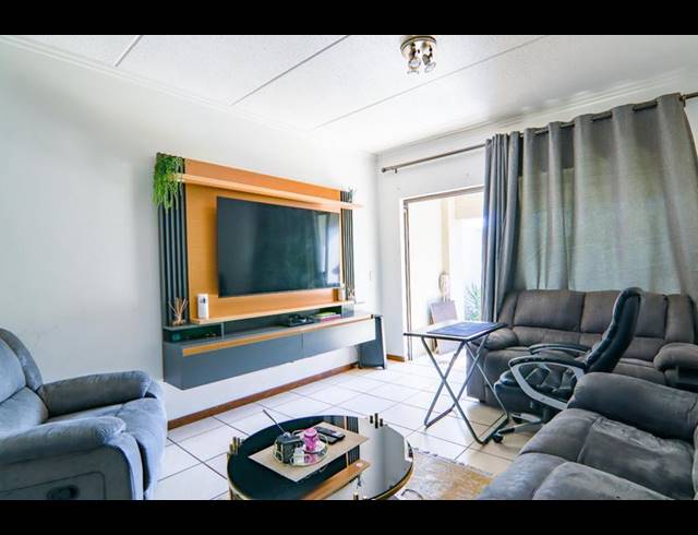 1 BEDROOM APARTMENT FOR SALE IN LONEHILL
